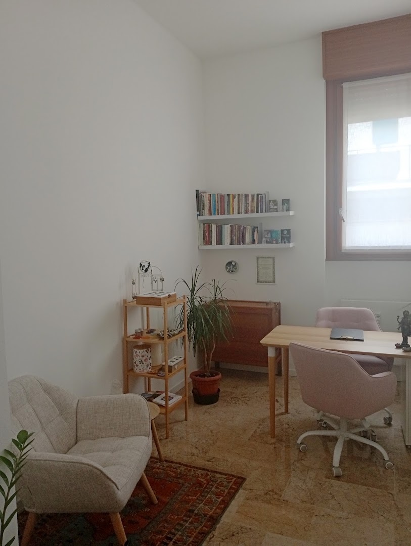 Karishma Studio – Massaggi Olistici & Rituali al Femminile · Foto 2