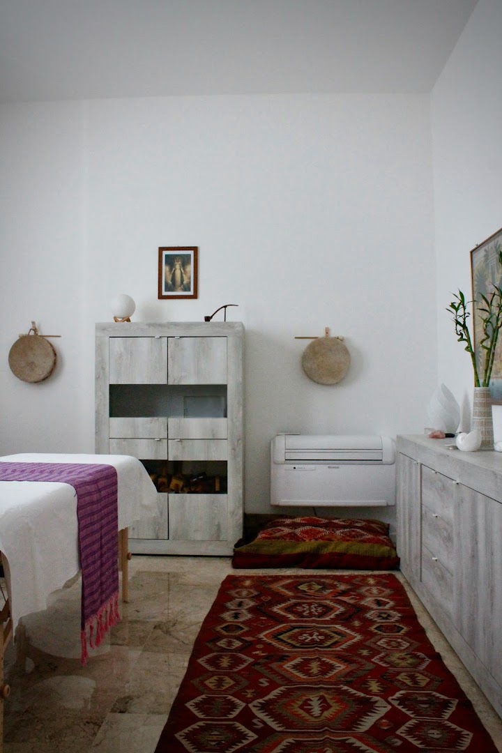 Karishma Studio – Massaggi Olistici & Rituali al Femminile · Foto 7