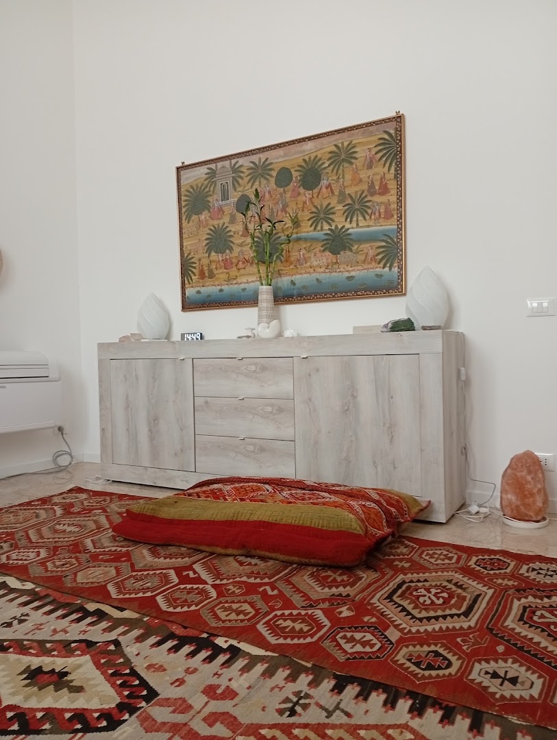 Karishma Studio – Massaggi Olistici & Rituali al Femminile · Foto 4