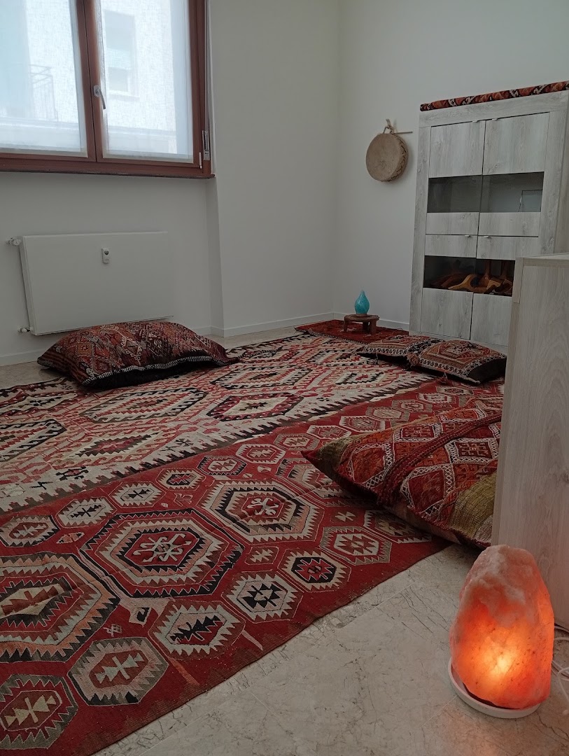 Karishma Studio – Massaggi Olistici & Rituali al Femminile · Foto 5